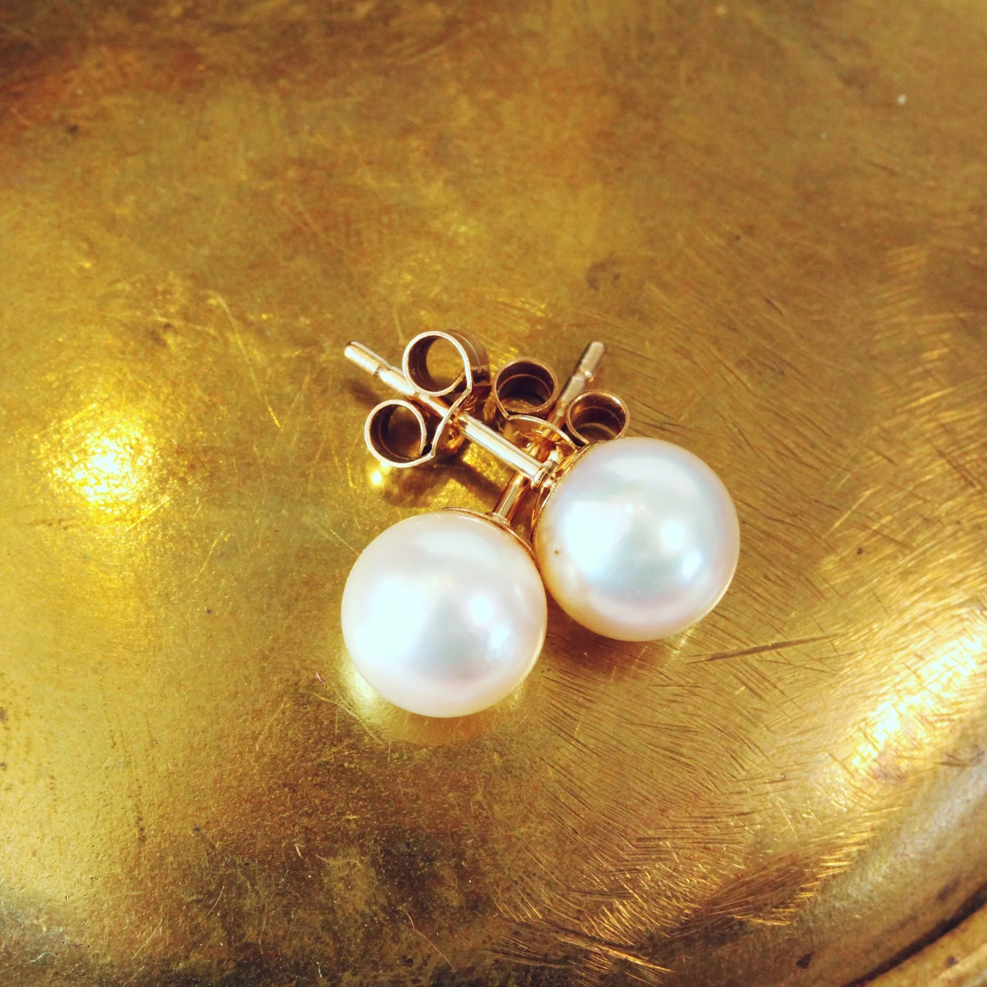 Beautiful Lustre! Cultured Pearl Earring Studs