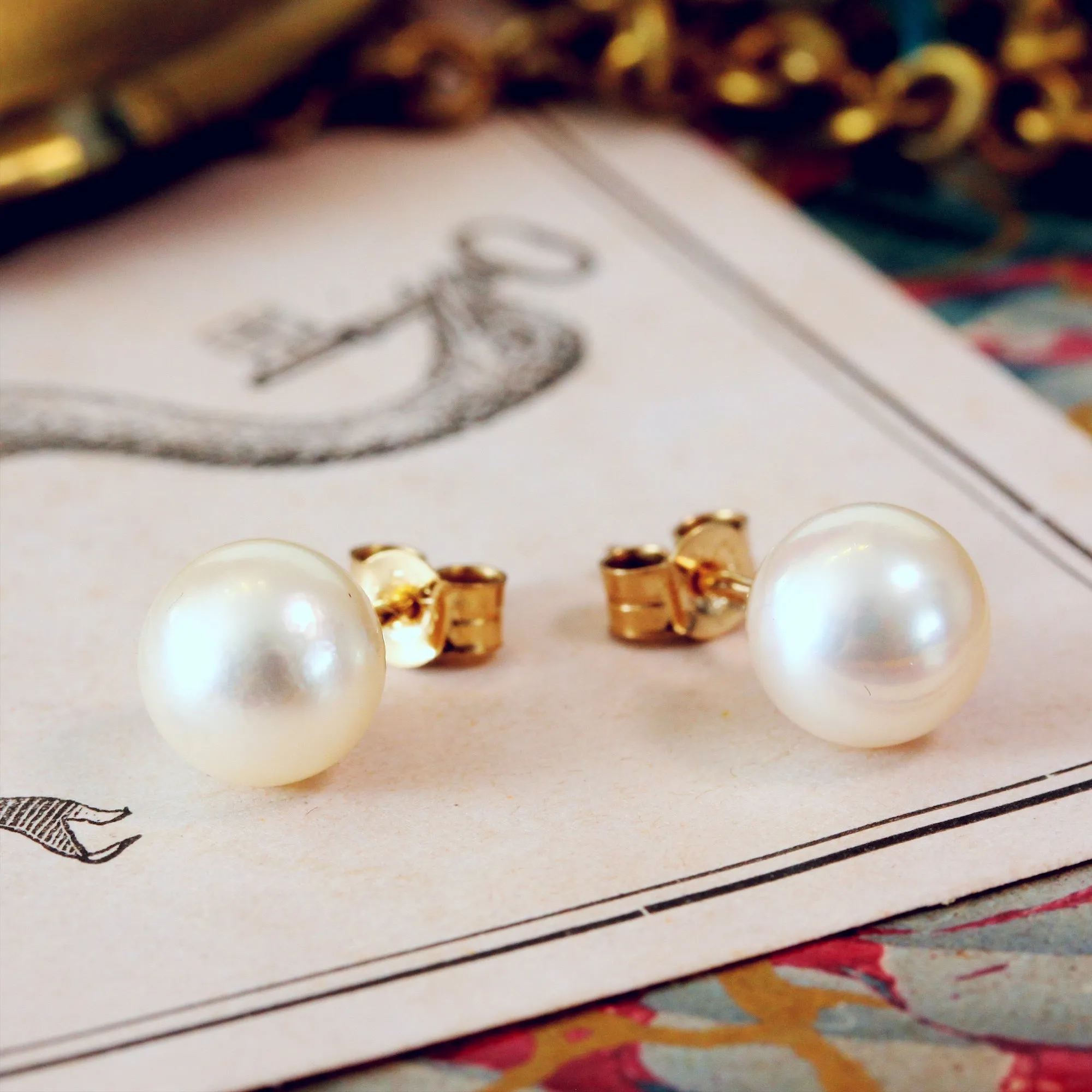 Beautiful Lustre! Cultured Pearl Earring Studs