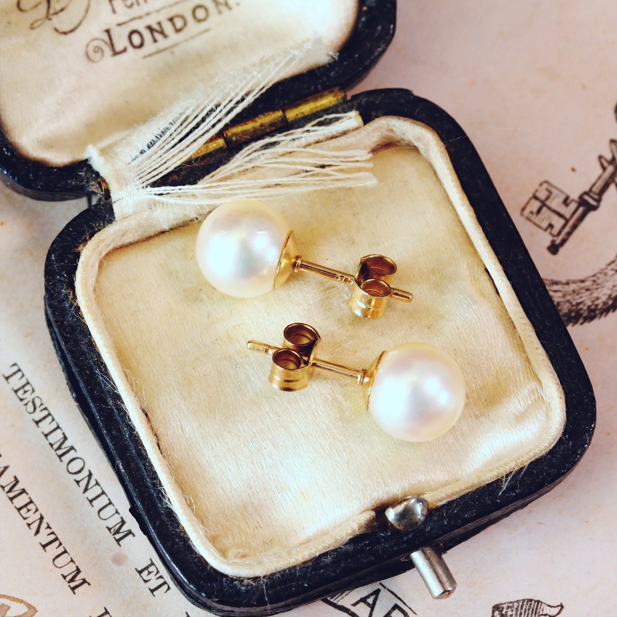 Beautiful Lustre! Cultured Pearl Earring Studs