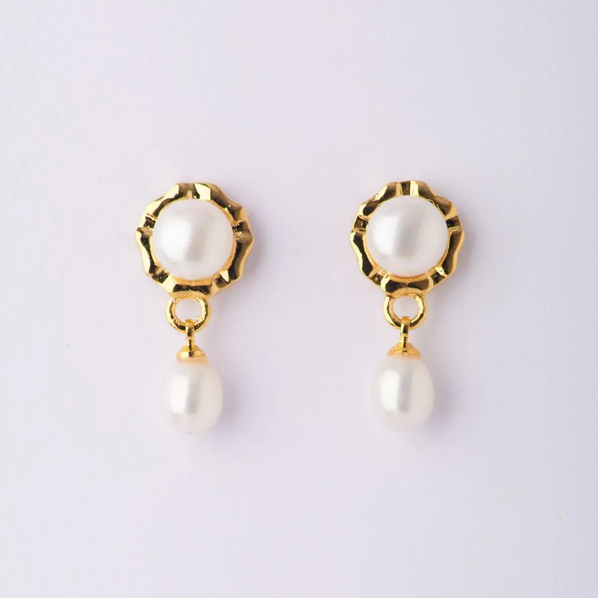 Classy Pearl Hanging Earring