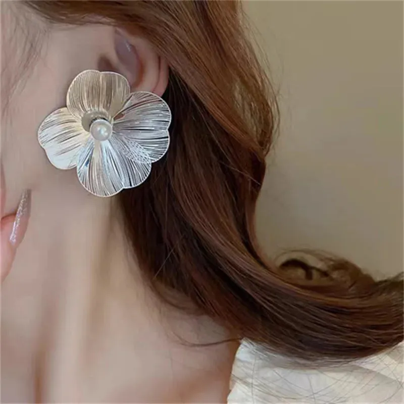 Exaggerated White Flower French Ins Imitation Pearl Romantic Big Earring