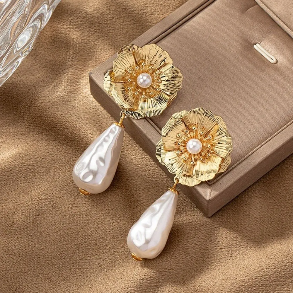 Luxury Elegant Flower Pearl Earrings