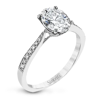 Oval-cut Engagement Ring in 18k Gold with Diamonds