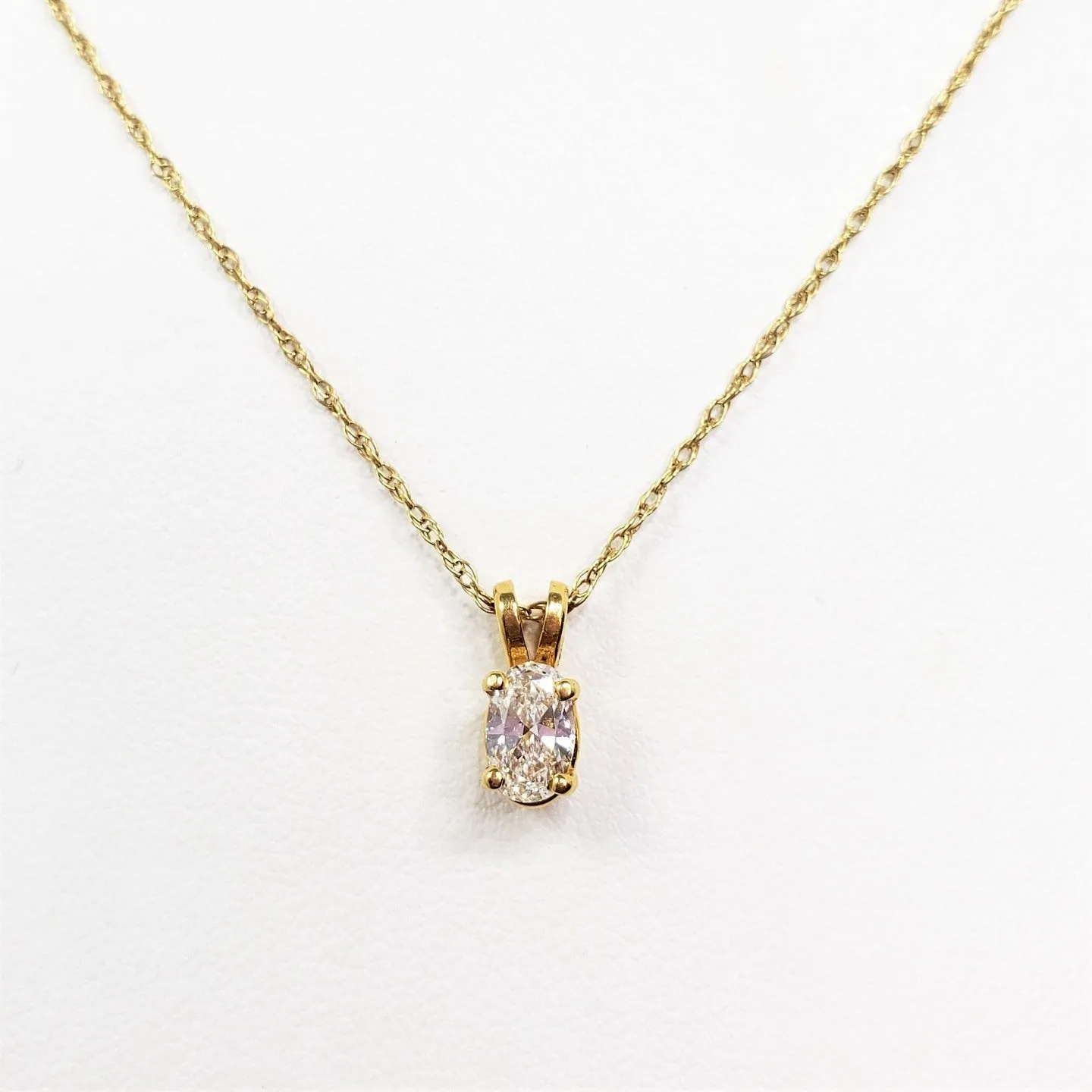 OVAL DIAMOND YELLOW GOLD PENDANT