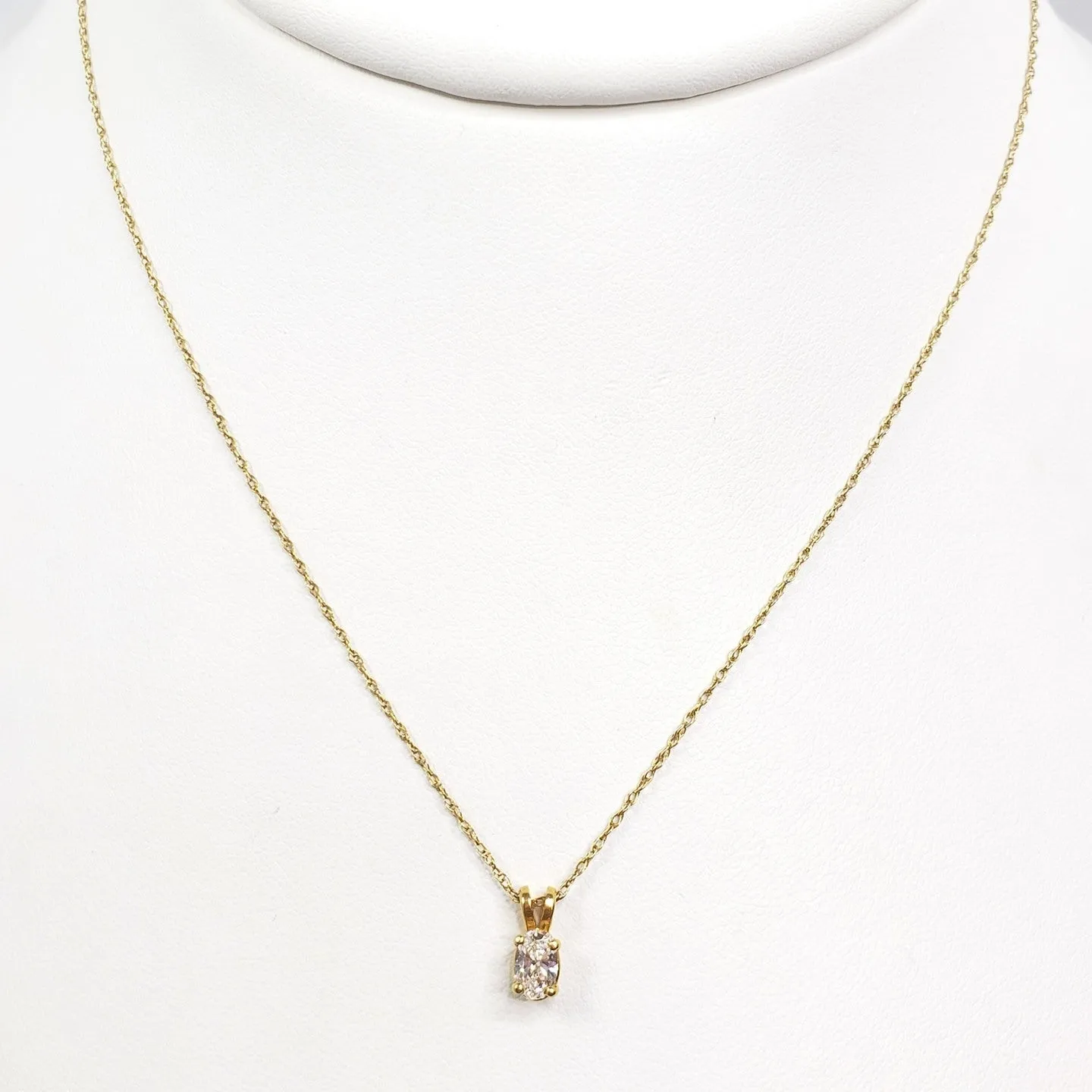 OVAL DIAMOND YELLOW GOLD PENDANT