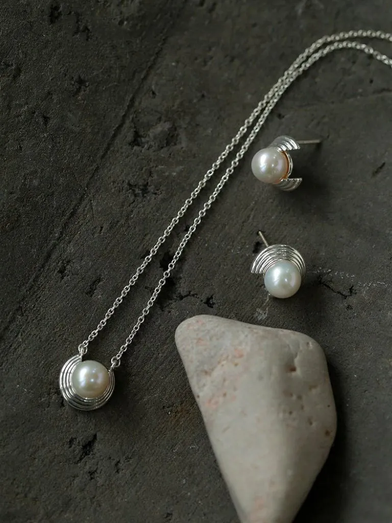 Simple Spiral Pearl Pendant Chain Necklace