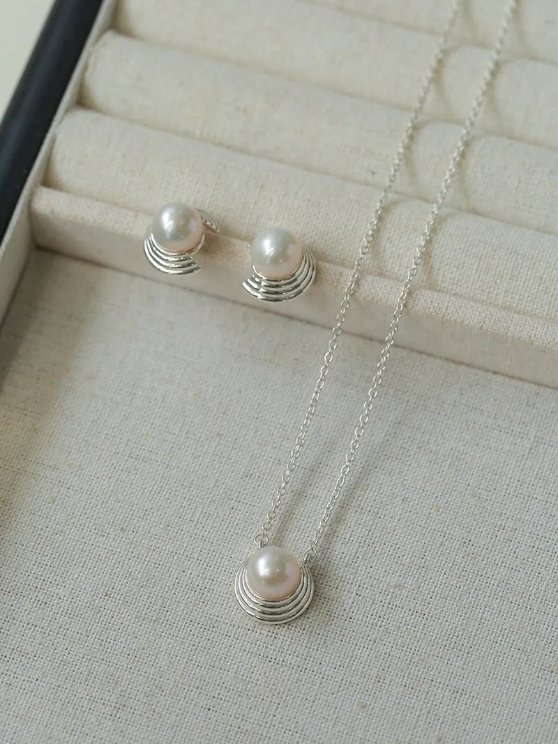 Simple Spiral Pearl Pendant Chain Necklace